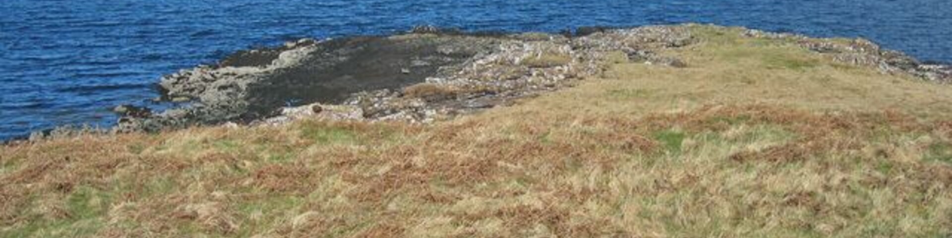 Rubha nan Cudaigean Rubha nan Cudaigean is a small headland on the west side of Loch Snizort Beag. It was made, moderately, famous by the Runrig song of the same name. ('S goilidh sinn na bairnich 'san taigh air Rubh nan Cudaigean)