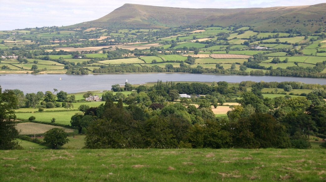 Allt yr Esgair From the footpath up Allt yr Esgair looking down to Treberfydd and in the distance out across Llangorse Lake to Mynydd Troed
