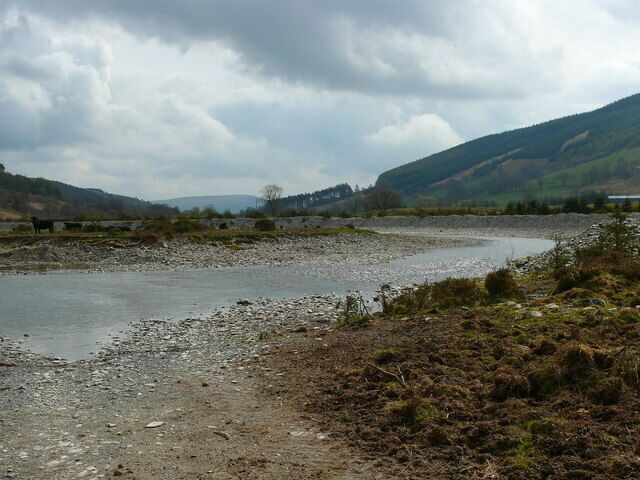 Ystum-afon ar y Afon Gwy / Meander on the River Wye. Ystum-afon ar y Afon Gwy i'w gweld wrth dilyn y Llwybyr Gwy / Meander on the River Wye that can be seen whilst following the Wye Valley Walk.
