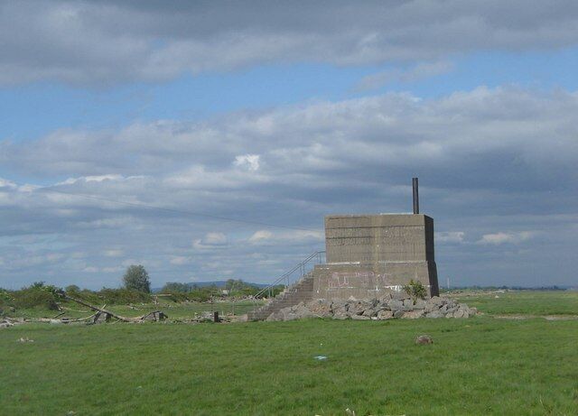 Building in the wetlands, near Peterstone I have no idea what the purpose of this building was...some kind of lookout perhaps? Do get in touch if you know. It is located on the seaward side of the sea defence - hence the robust structure!