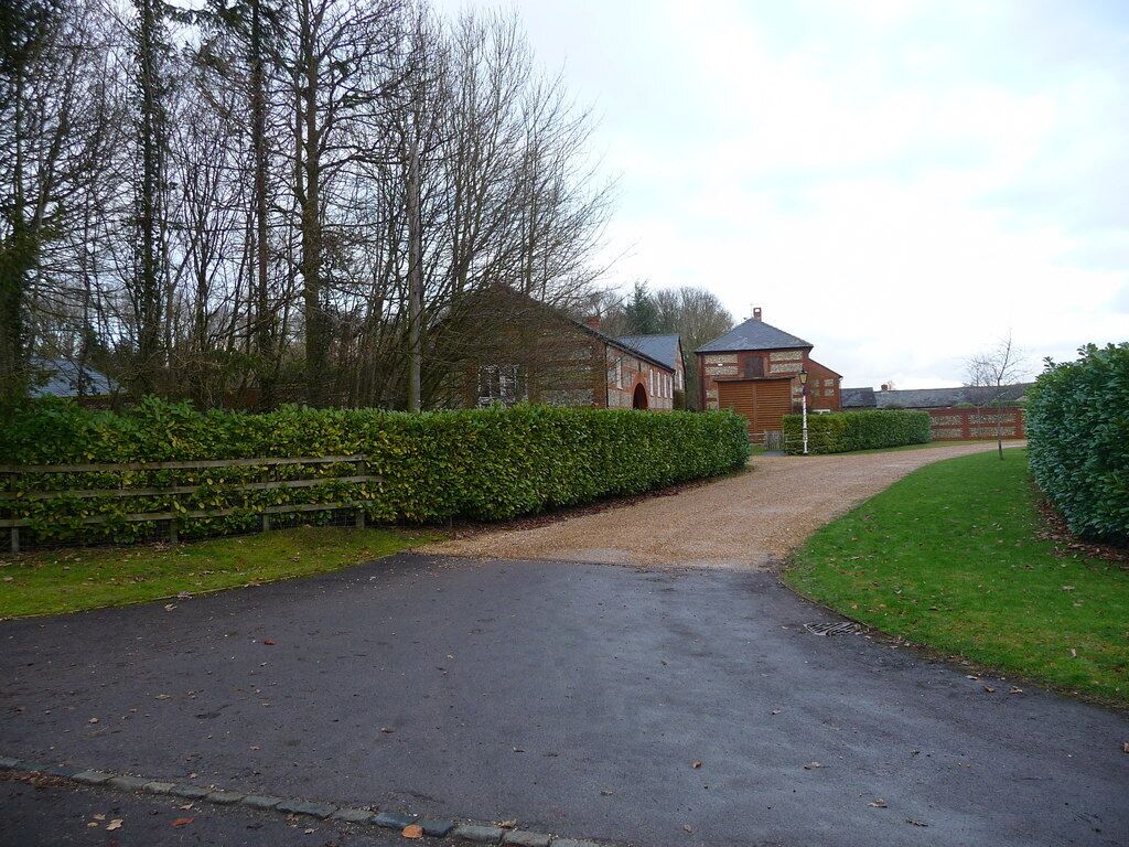 Amport - Fox Farm. This housing development used to be Fox Farm, hence the name.