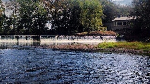 Nice view on the Duck river near Normandy Dam.