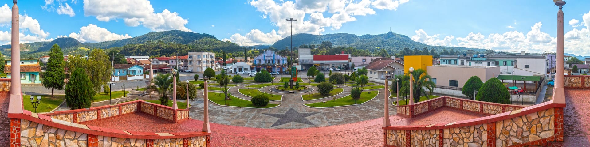 praça e panorâmica da cidade de Urubici - Serra Catarinense - Serra Geral - Santa Catarina - Brasil
