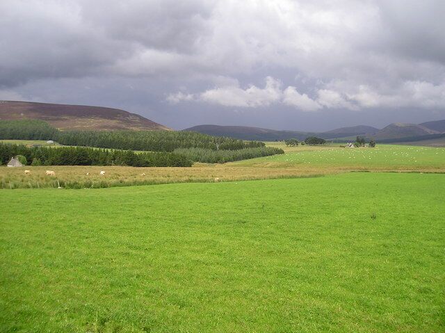 Looking towards Eskemore and the shoulder of the Bochel