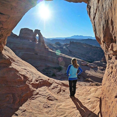 Everyone knows about Delicate Arch, but not too many people know that there is an amazing window view right off of the main trail. You need to do some scrambling to get up there, but the view is out of this world! Being adventurous pays! 🙌🏻
#TakeAHike