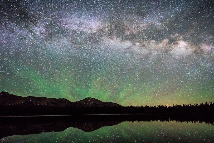 The skies at mirror lake are so dark the lake reflects so good if you look down it feels as if you are looking up!
#adventure #utah #milkyway #sonyimages #sonyalpha #bealpha #sony