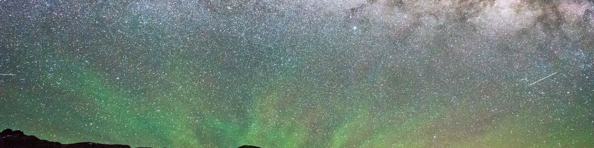 The skies at mirror lake are so dark the lake reflects so good if you look down it feels as if you are looking up!
#adventure #utah #milkyway #sonyimages #sonyalpha #bealpha #sony