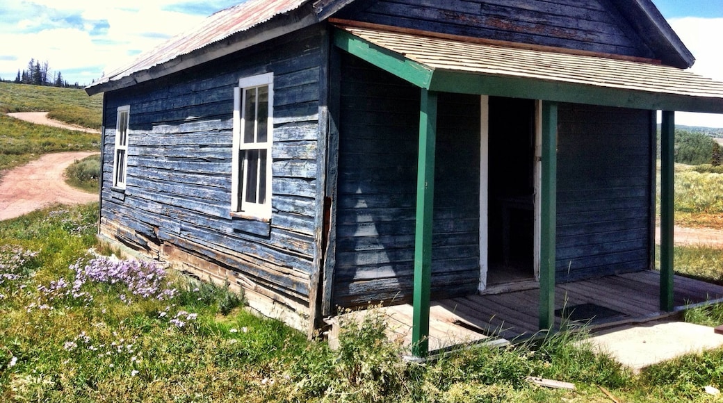 #whitneyrangerstation, now a warming lodge for winter activities is open to the public I the Uinta #mountains of #utah.