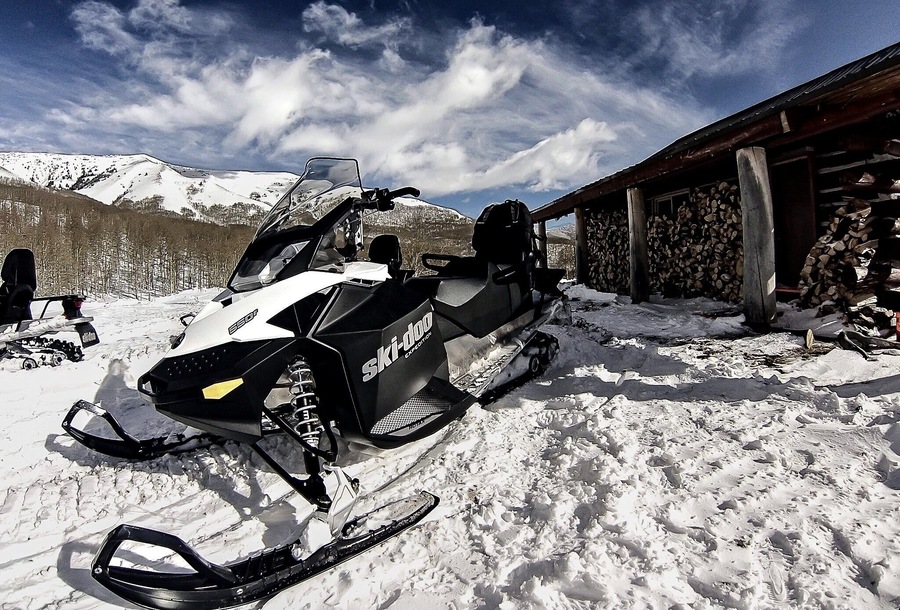 If you want a snow trip unlike anything you've had before then I suggest you check out Thousand Peaks Snowmobiles in Park City, Utah. This place is a true winter wonderland experience. I highly suggest the two hour excursion. It was the perfect amount of time and takes you to the upper elevations where the views are to die for. Don't forget to keep and eye out for moose while you're snowmobiling under gorgeous bluebird skies. Enjoy the #snow! #snowtrove #winter #utah #howiholiday
http://www.landtripping.com/park-city-utah-not-just-a-ski-town/