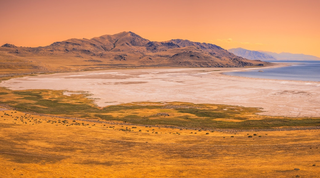 Great Salt Lake Summer Sunset Landscape in Syracuse, Greater Salt Lake City, Utah, USA: View from the Buffalo Point Hiking Trail