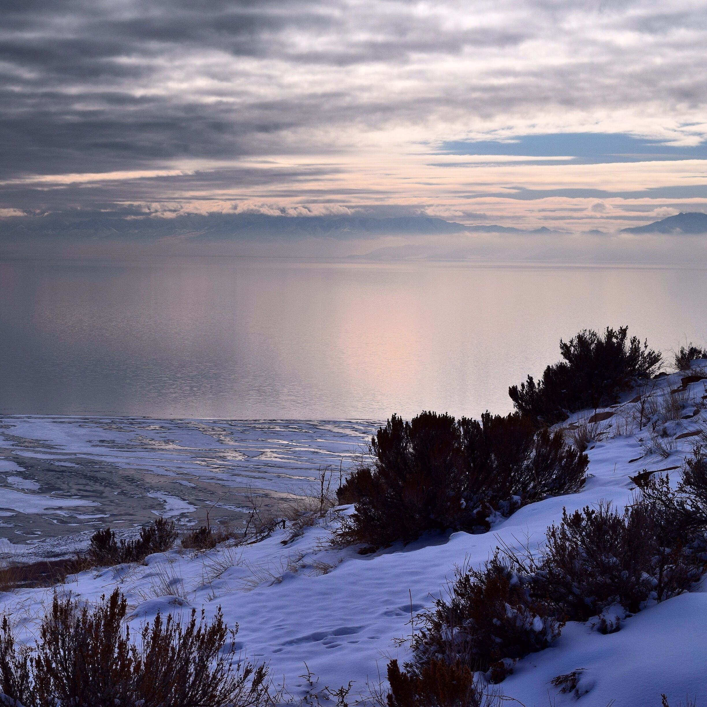 Sun setting over the #greatsaltlake in #utah #sunset#winter#snow