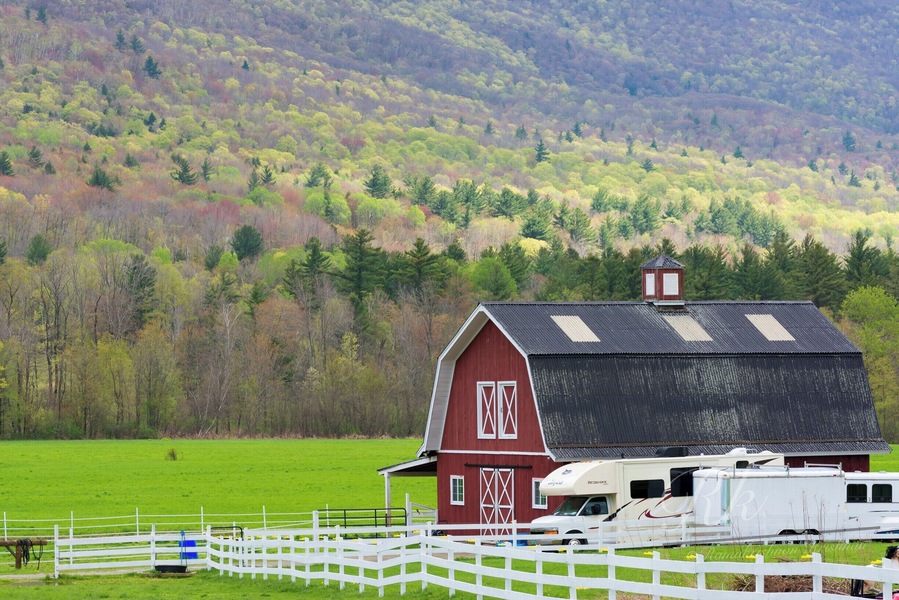 Barn EnRoute Readsboro on VT100