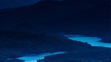 Relaxing sunset views at the top of Mt.Hunger from the Waterbury trail. It’s about 2.2 miles of incline hiking so definitely bring some water! Also, the temps drop at the top so a light sweater would be a good idea to have in the bag too.