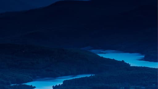 Relaxing sunset views at the top of Mt.Hunger from the Waterbury trail. It’s about 2.2 miles of incline hiking so definitely bring some water! Also, the temps drop at the top so a light sweater would be a good idea to have in the bag too.