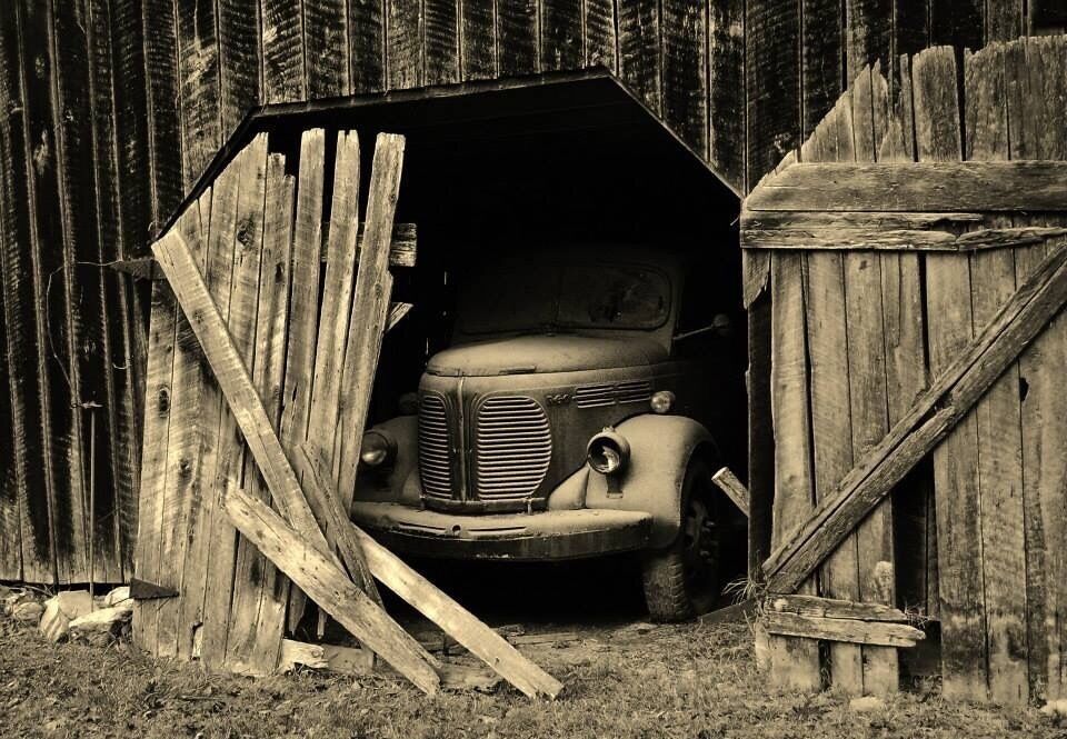 On a dusty back road in Nickelsville, Virginia you will find many beautiful things. From sprawling farms, to old trucks in barns. This truck has been photographed so many times. It is located on the side of the road, however, if you blink, you will miss it!! A true classic and an unexpected beauty all wrapped in to one! #roadtrip #scottcountyvirginia #oldbarn #oldtruck #antique