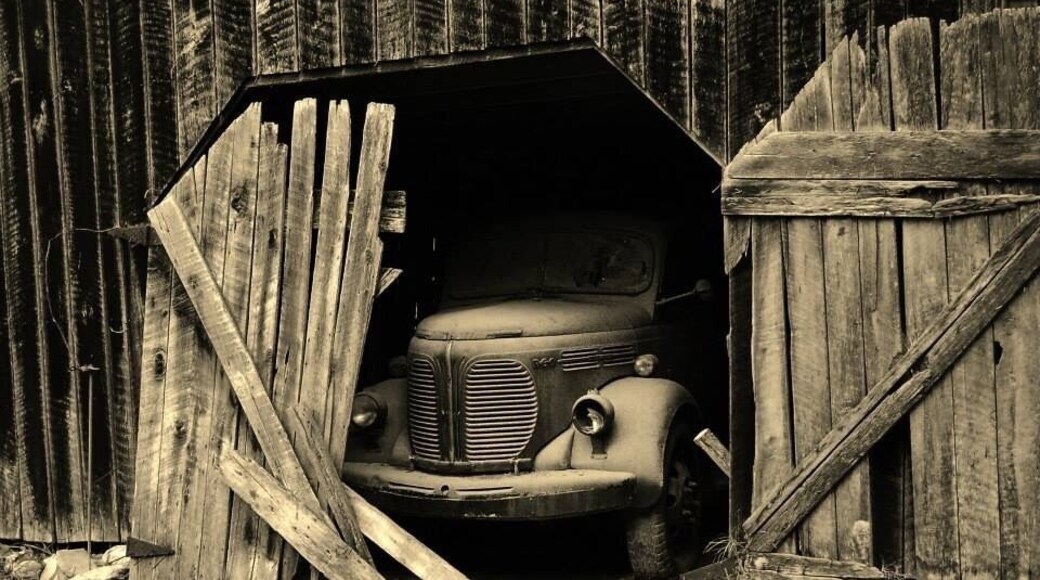 On a dusty back road in Nickelsville, Virginia you will find many beautiful things. From sprawling farms, to old trucks in barns. This truck has been photographed so many times. It is located on the side of the road, however, if you blink, you will miss it!! A true classic and an unexpected beauty all wrapped in to one! #roadtrip #scottcountyvirginia #oldbarn #oldtruck #antique