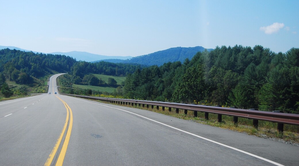 Driving on the #Blue Ridge Parkway is great. It is a longer route because it weaves through the mountains but the views are incredible with tons of places to stop and hike!