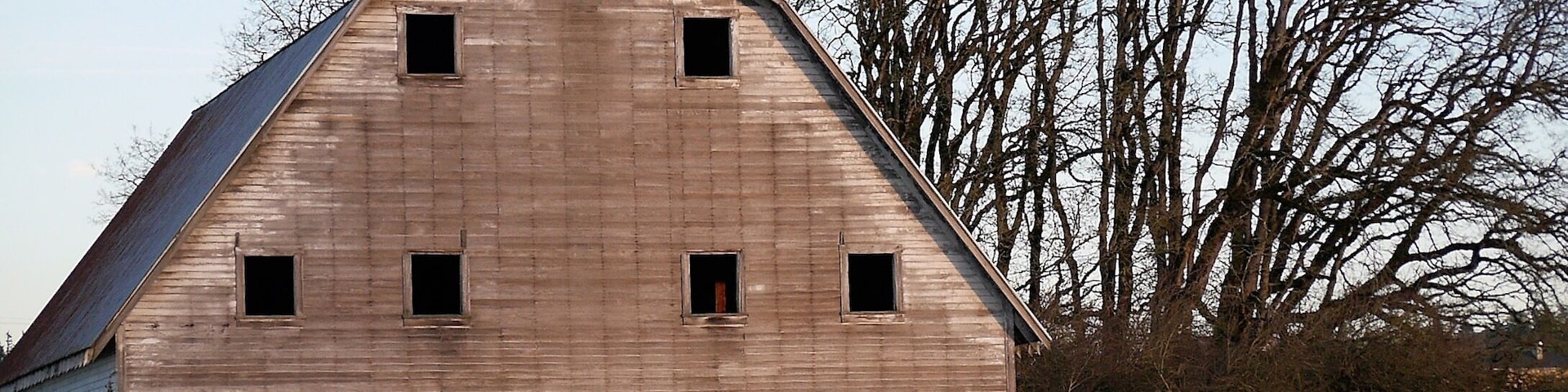 A beautiful old barn which has, sadly, fallen out of use.