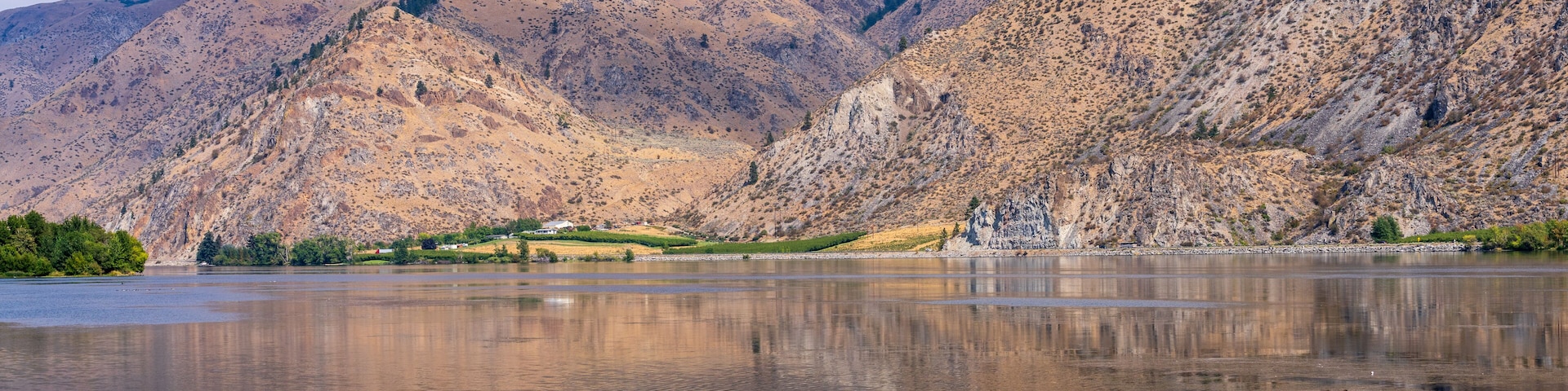 View across the Columbia River from Entiat City Park in Washington State towards Orondo River Park
