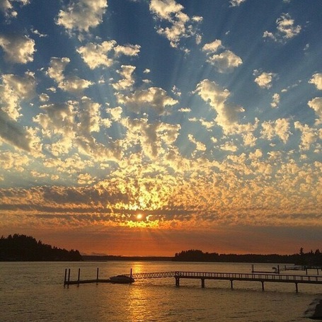 A #beach sunset from where I live on Fox Island. #GoldenHour #TakeAHike