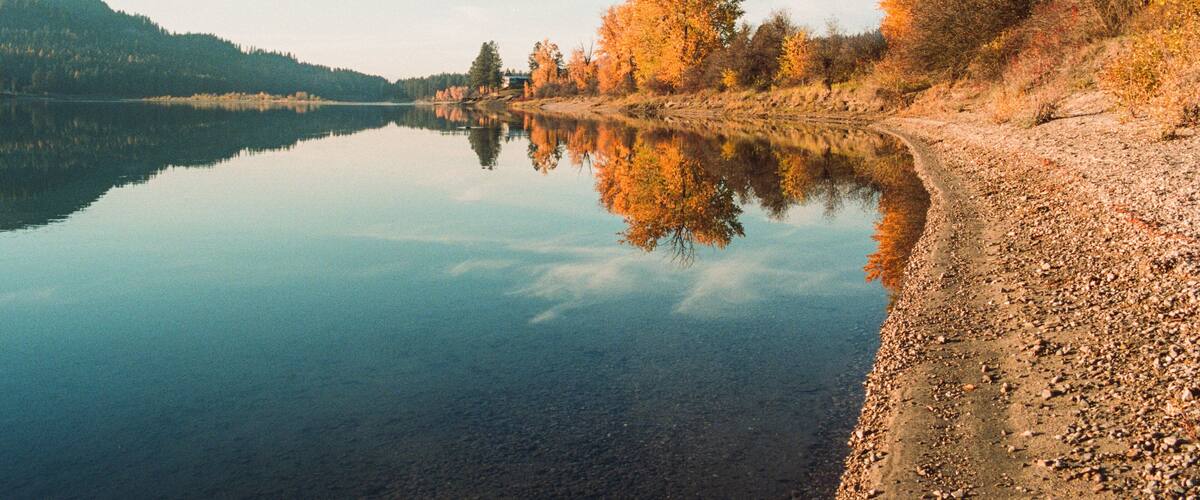 Bright fall colors along the Pend Oreille River
