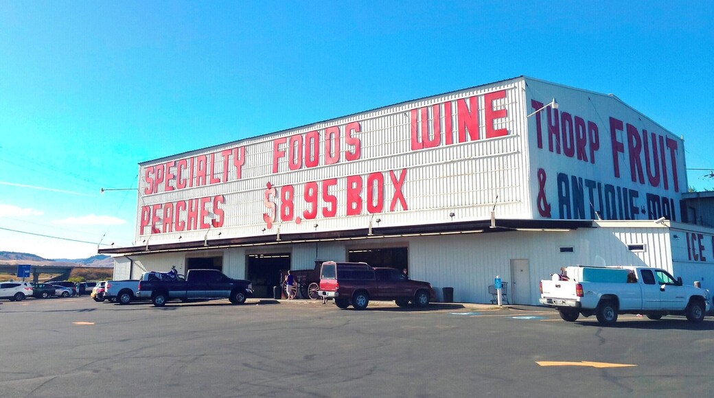 You can't miss this produce market from the freeway! We were there during peach season and the peaches were just wonderful. In addition to fresh produce you'll also find quite a few specialty foods like vinegars, oils, chocolates, jellies, sauces and more. Nothing you can't find in Seattle, but it's worth a quick stop just for the country-farm atmosphere (and maybe some ice cream).