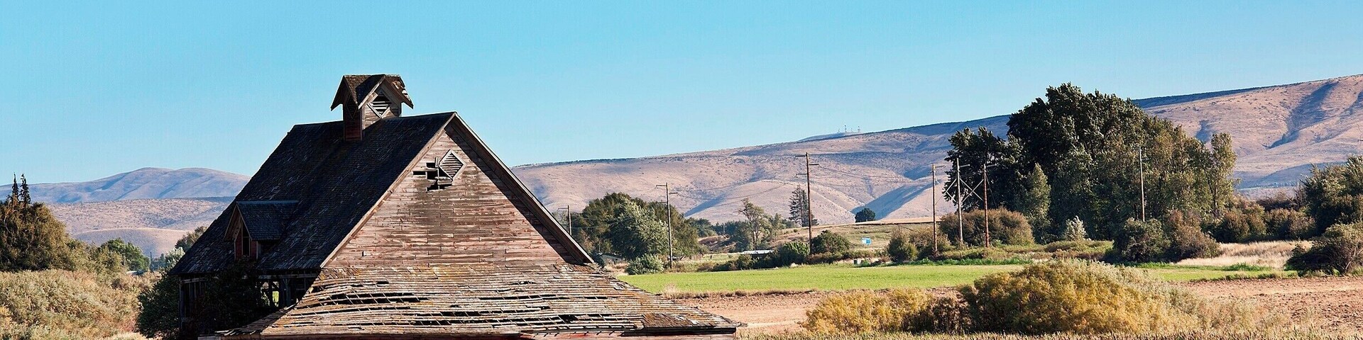 Across the street from the Thorp Mill is this photogenic old barn. Not sure who owns it or how much use they make of it, but it sure looks pretty.