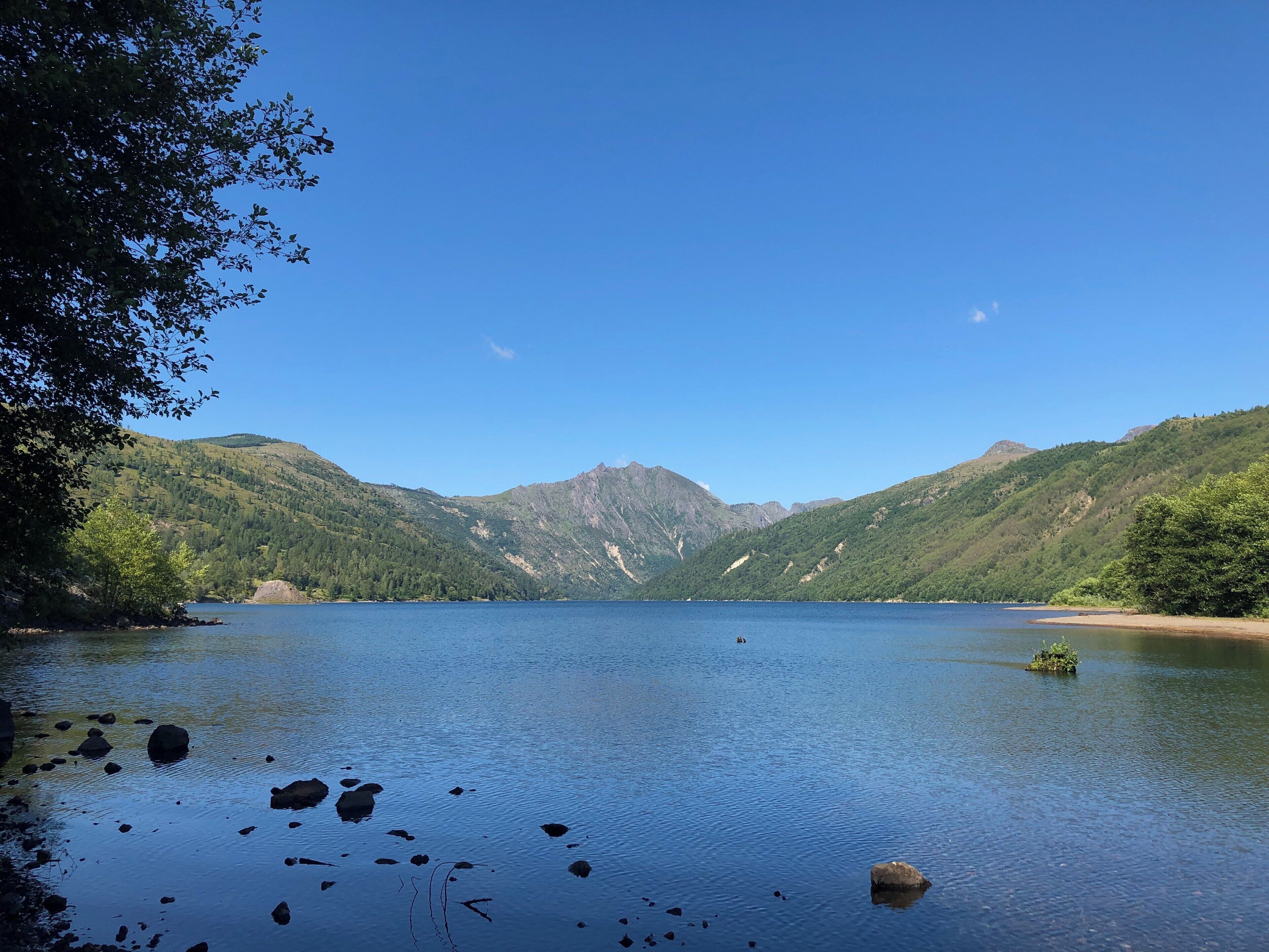 Birth of a lake trail at cold water lake!  A perfect place. Easy hike. #nature #lake #oregon