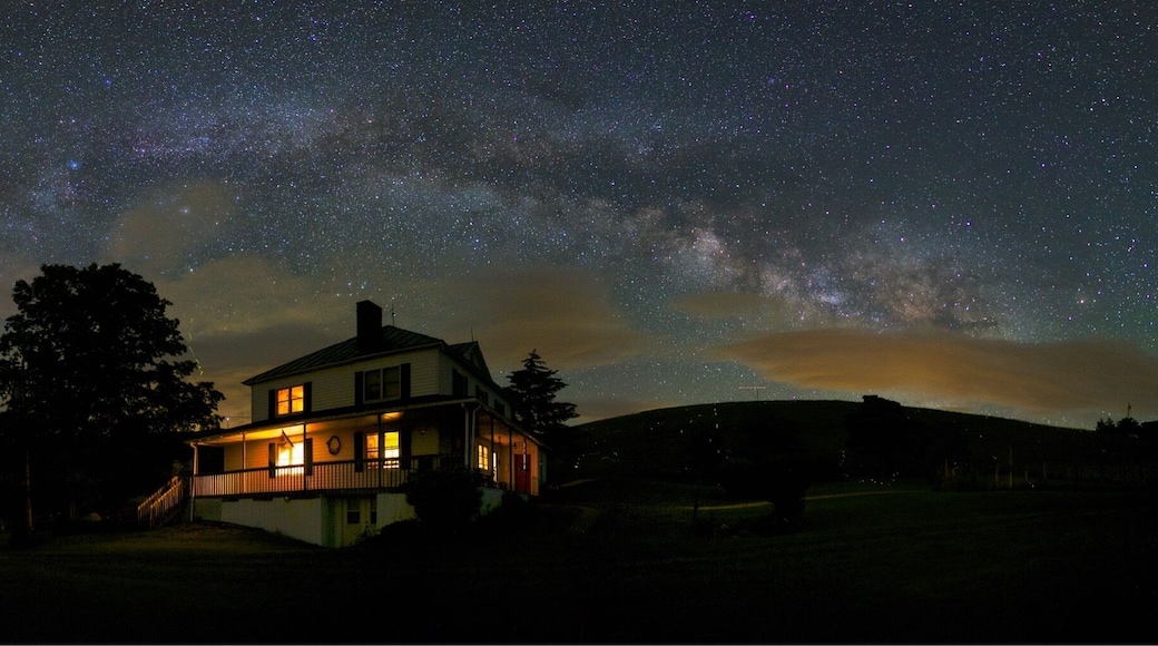 Milky Way arched over County Line Farms Guest House.