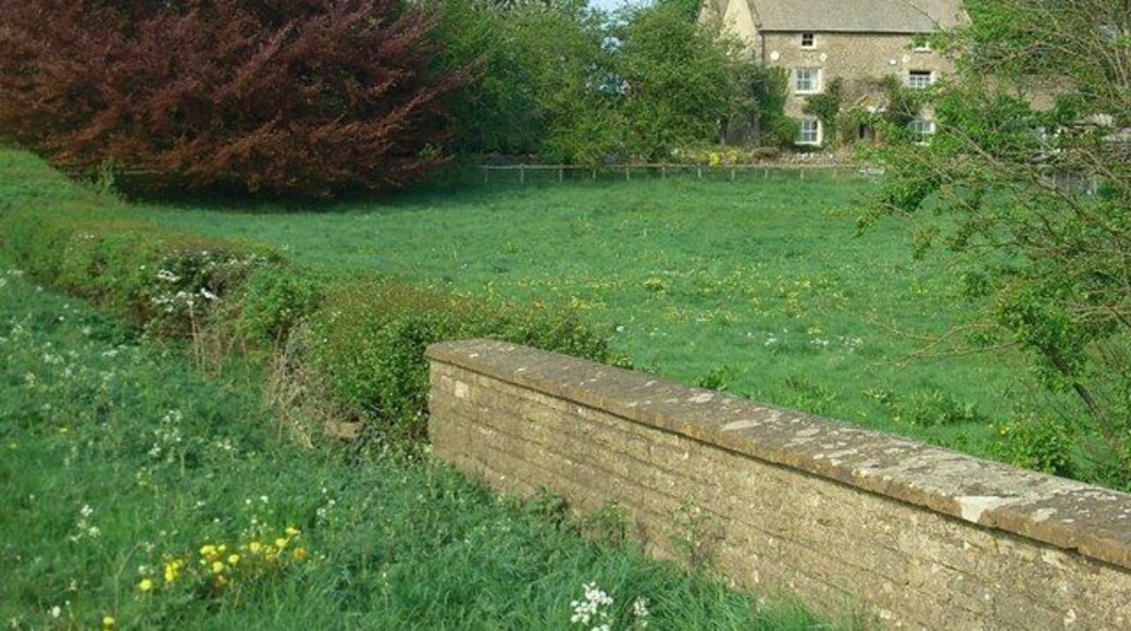 Hookerswell Farm Looking from the bridge on the B4022.