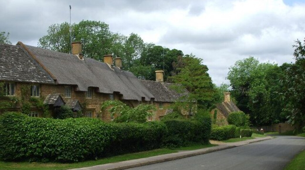 New Road, Great Tew, by church path entrance The entrance to the church, some distance away, is immediately behind photo position. There is a golden Georgian house to the left of photo, but extensive building work meant a photo would be misleading.