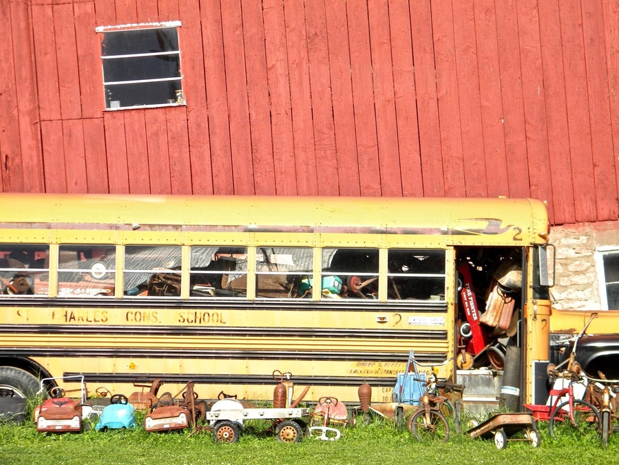 If you ever get the chance to explore the Great River Road, do it! It's a national scenic byway, and the views overlooking the Mississippi River rock. Near Fountain City is Elmer's Auto & Toy Museum. This guy has an insane collection of the coolest dolls, toys, pedal cars, vehicles, and so much more. And the views from his yard = breathtaking. #MississippiRiver #Museums