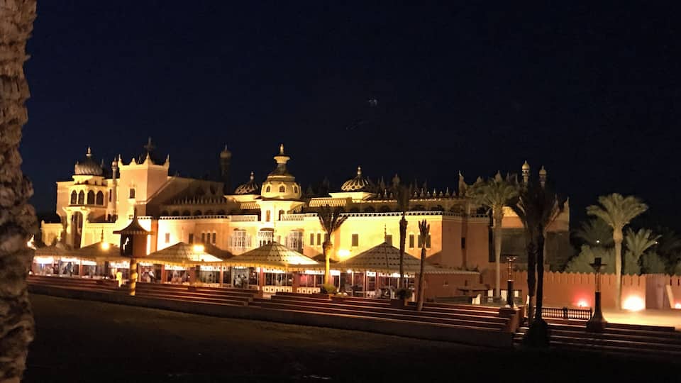 Waiting for the Souk Show