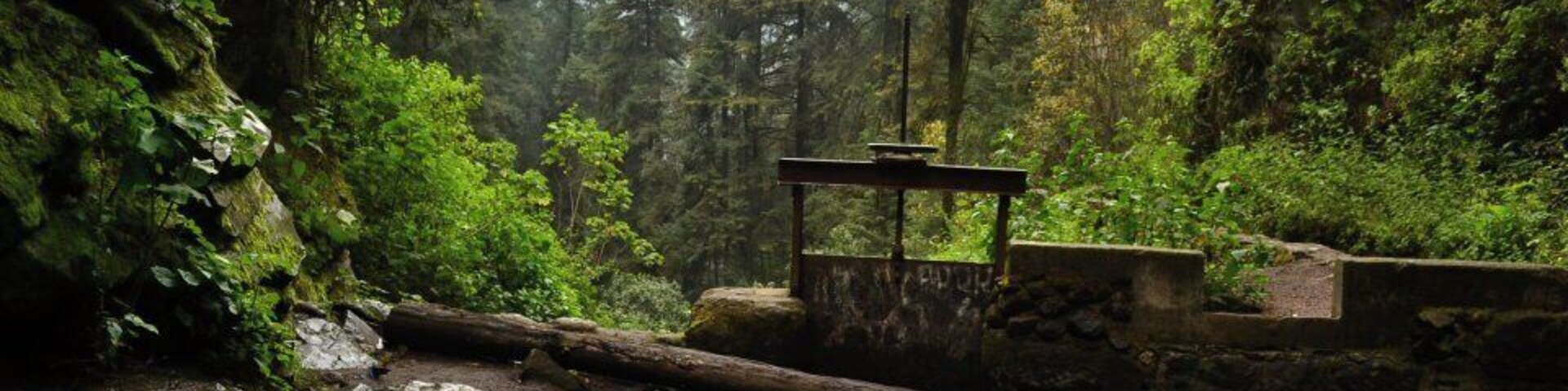One of the smaller waterfalls you have to cross before you reach de Cascada de los Diamantes.