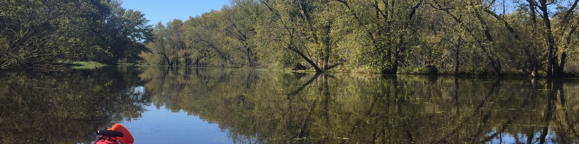 We went back to the states for a wedding and a house sit on the Mississippi in a little town called Wabasha. It's one of our favorite areas of Minnesota, aside from the north shore. It was nice to be in nature in the middle of silence.
#mn #mississippi #minnesota #kayak #rivertown #wabasha