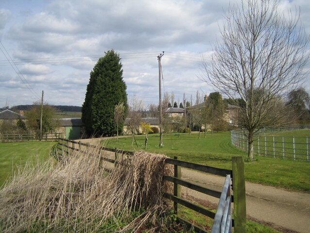 Field Burcote Farm. From the adjacent footpath - heading north. I won't be going back there because I got attacked by their dog.