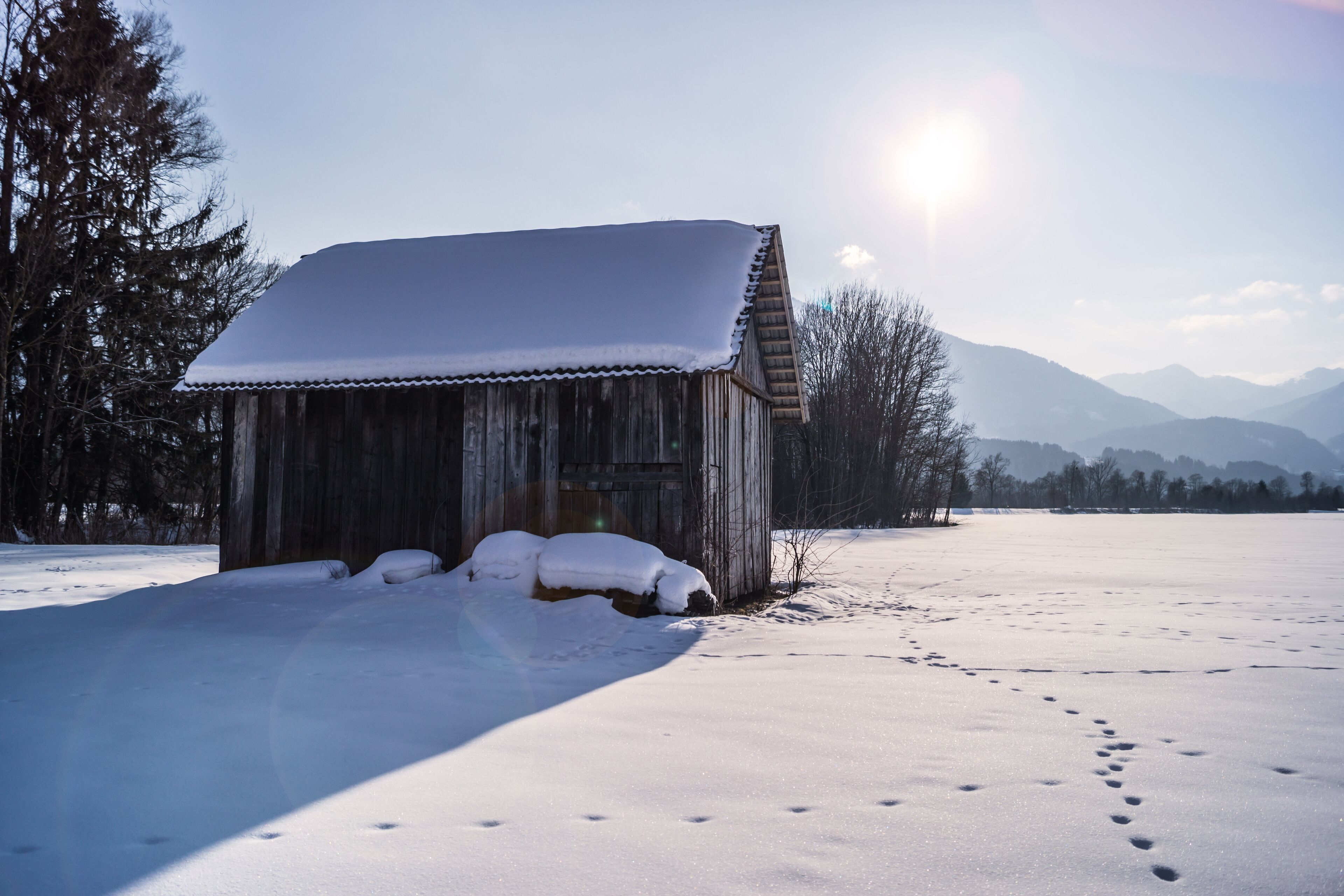 Winterlandschaft mit einer Hütte