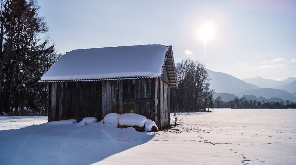 Winterlandschaft mit einer Hütte
