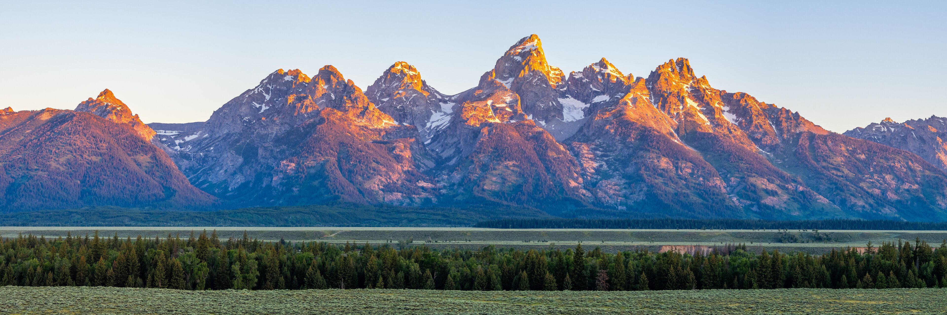 Sunrise in Grand Teton National Park, view from Glacier Overlook