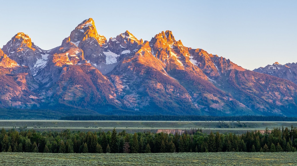 Sunrise in Grand Teton National Park, view from Glacier Overlook