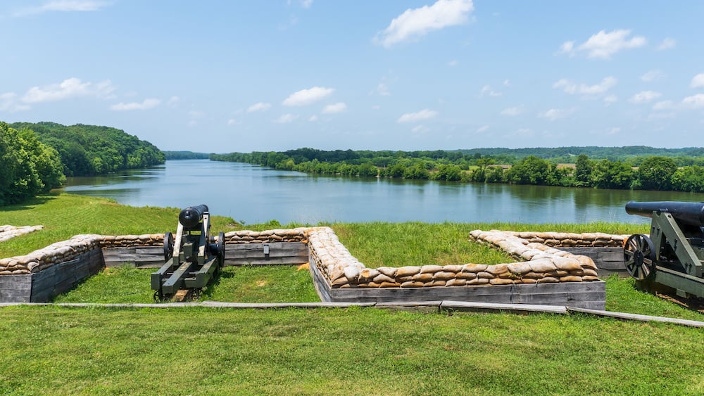 Dover, Tennessee: Fort Donelson National Battlefield American Civl War Site. Confederates built upper and lower river batteries to defend the Cumberland River. Heavy seacoast artillery.