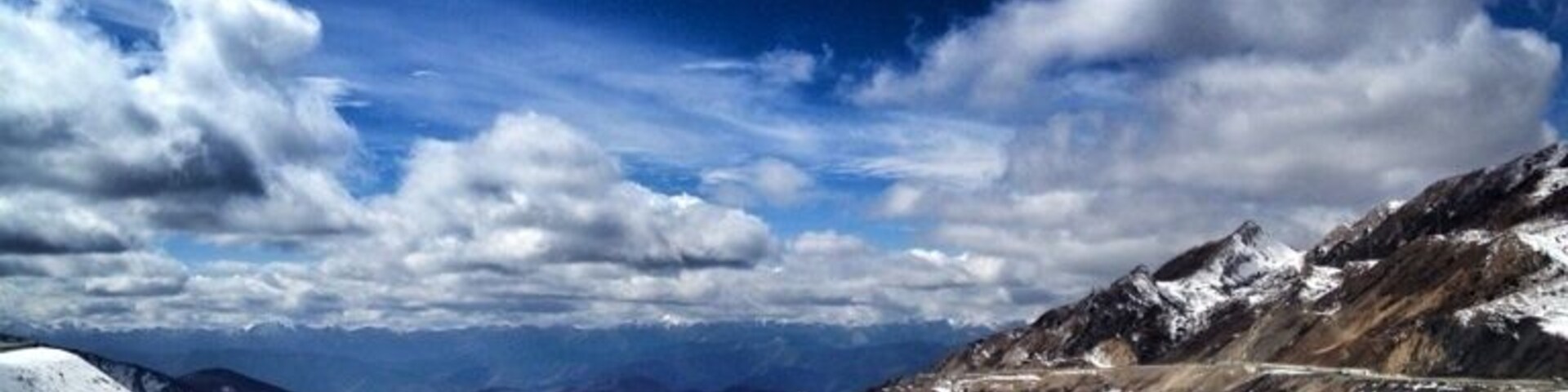The way to jiuzhaigou from chengdu