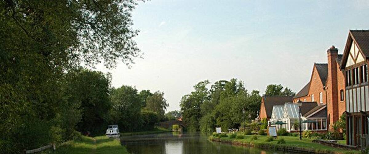 Staffs & Worcs Canal at Acton Trussell