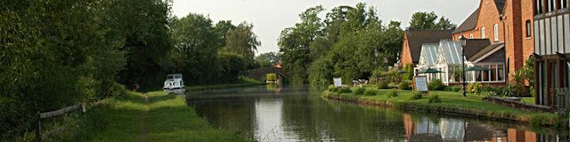 Staffs & Worcs Canal at Acton Trussell