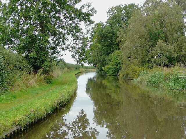 Staffordshire and Worcestershire Canal north of Acton Trussell. Almost the same view as this October 2007 one. 599319