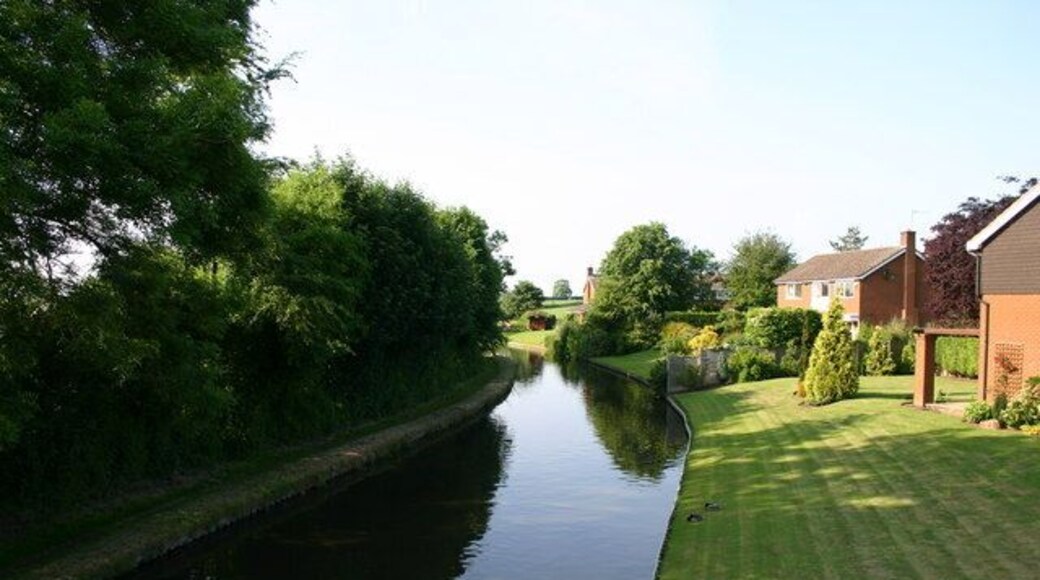 The Staffordshire and Worcestershire Canal, Acton Trussell Looking north from the road bridge, Acton Bridge no 93.