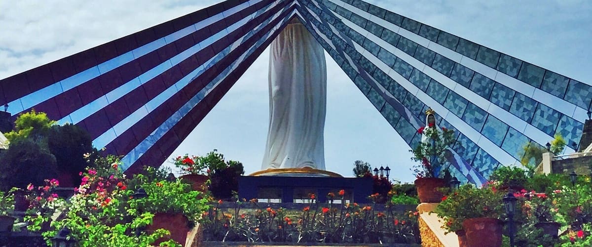 the Philippines' answer to the Christ the Redeemer of Brazil. đ