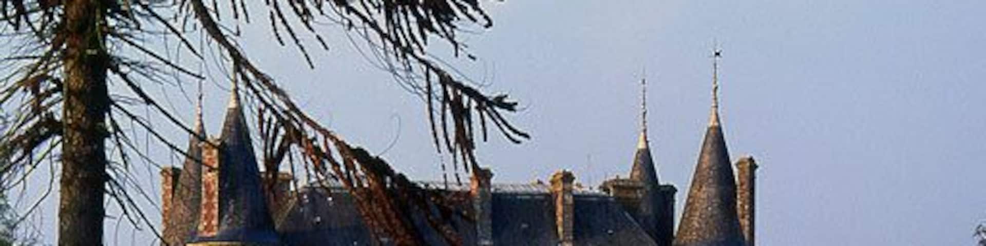 This building is indexed in the Base Mérimée, a database of architectural heritage maintained by the French Ministry of Culture, under the reference IA00004362 .