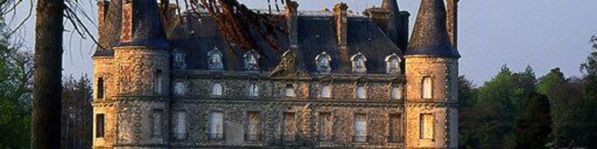 This building is indexed in the Base Mérimée, a database of architectural heritage maintained by the French Ministry of Culture, under the reference IA00004362 .