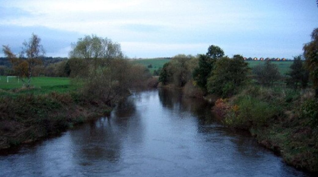 River Wear from Shincliffe Bridge looking north. The Bridge is on the border of two grids. For the view south see NZ2840